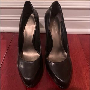 Nine West Black pumps; size 5; euc
